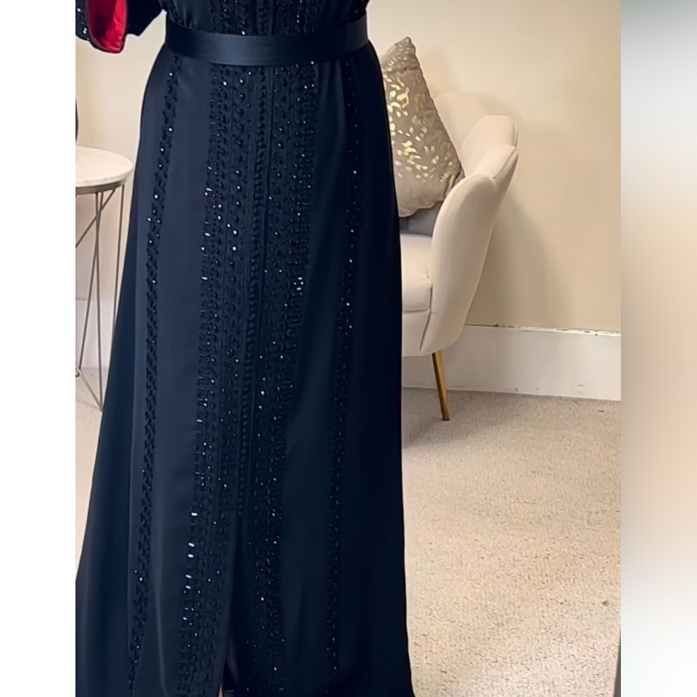 Beaded Black V-Neck Embellished kaftan with red inside size M/L with belt